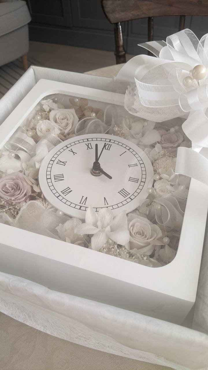 ご両親の真珠婚の御祝いに「サロンドフルールしほり」の花時計